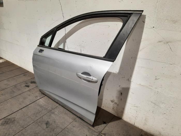 Porte avant gauche d'un Renault Clio V (RJAB) 1.0 TCe 100 12V 2019