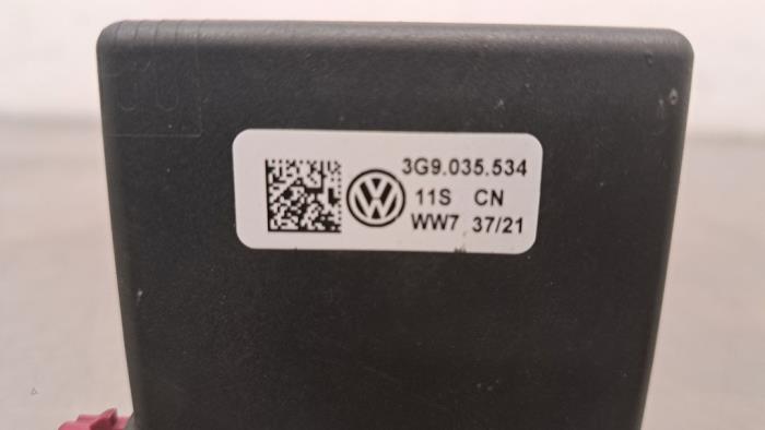 Antenna Amplifier from a Volkswagen Polo VI (AW1) 2.0 GTI Turbo 16V 2022