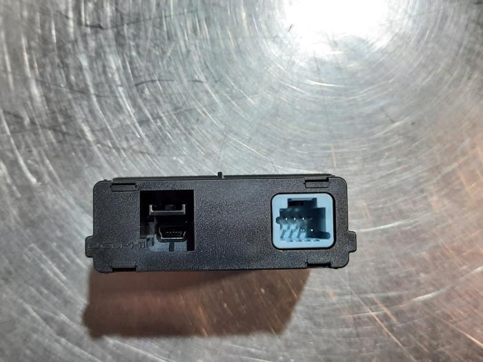 Prise USB d'un Renault Clio V (RJAB) 1.0 TCe 100 12V 2019