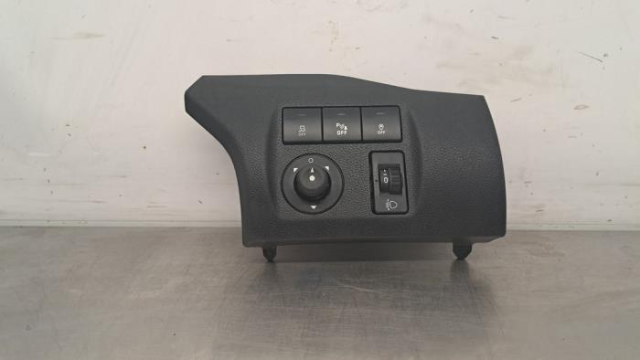 Używane Przelacznik (rózne) Peugeot Partner Tepee (7A/B/C/D/E/F/G/J/P/S) Electrique Cena € 48,40 Z VAT oferowane przez Autohandel Didier