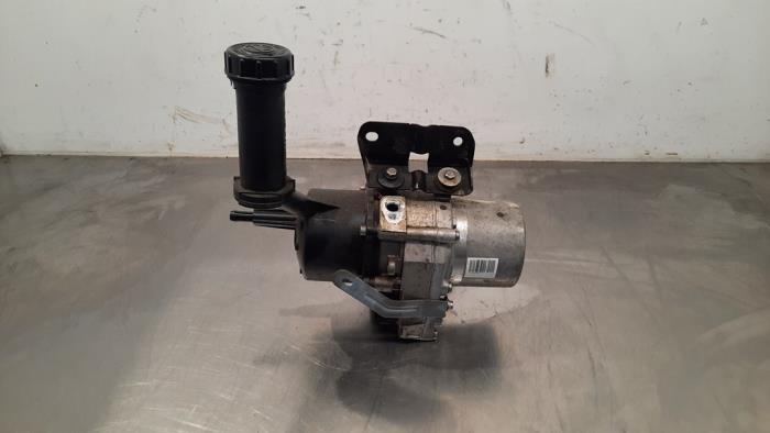 Power steering pump from a Peugeot Partner Tepee (7A/B/C/D/E/F/G/J/P/S) Electrique 2019
