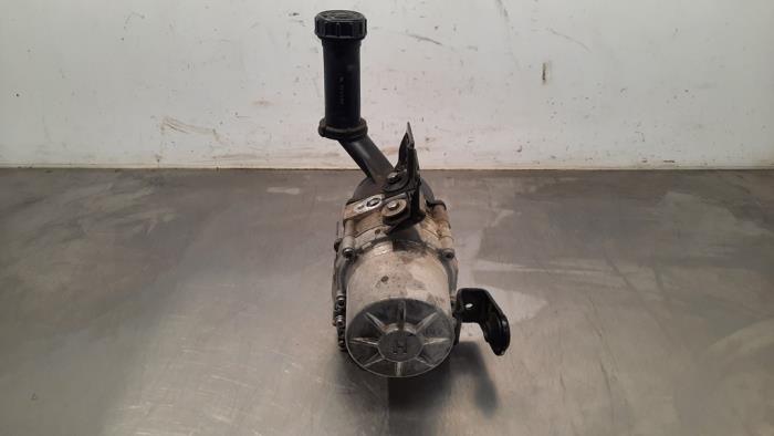 Power steering pump from a Peugeot Partner Tepee (7A/B/C/D/E/F/G/J/P/S) Electrique 2019
