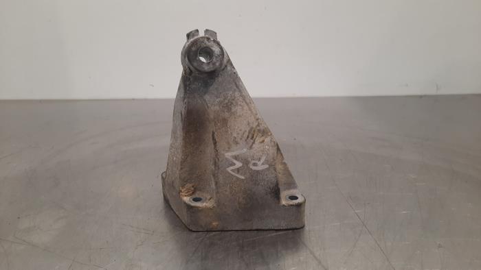 Used Engine mount Mercedes Sprinter 3,5t (907.6/910.6) 319 CDI 3.0 V6 24V RWD Price € 24,20 Inclusive VAT offered by Autohandel Didier