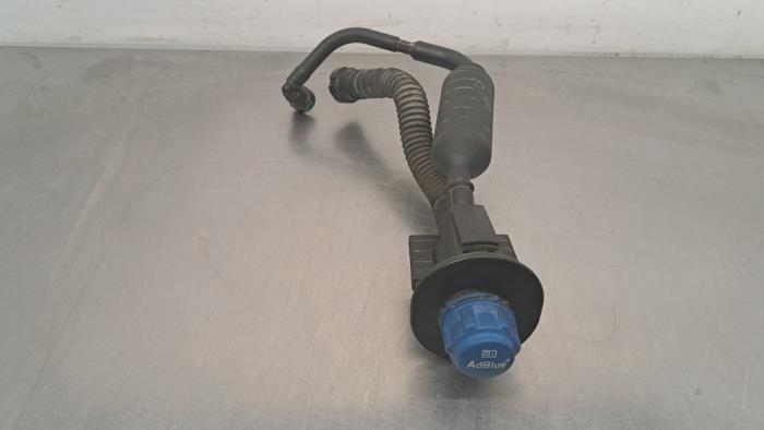 Filler pipe adblue tank from a Mercedes-Benz Sprinter 3,5t (907.6/910.6) 319 CDI 3.0 V6 24V RWD 2019