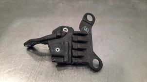 Used Gearbox mount Landrover Range Rover Evoque (LVJ/LVS) Price € 30,25 Inclusive VAT offered by Autohandel Didier