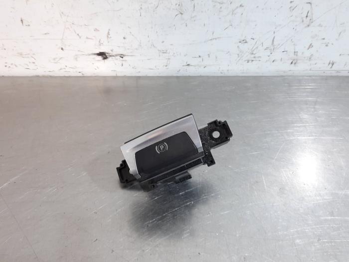 Parking brake switch from a Peugeot 308 (L3/L8/LB/LH/LP) 1.5 BlueHDi 130 2019