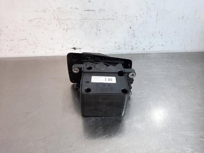 Automatic gear selector from a Peugeot 308 (L3/L8/LB/LH/LP) 1.5 BlueHDi 130 2019