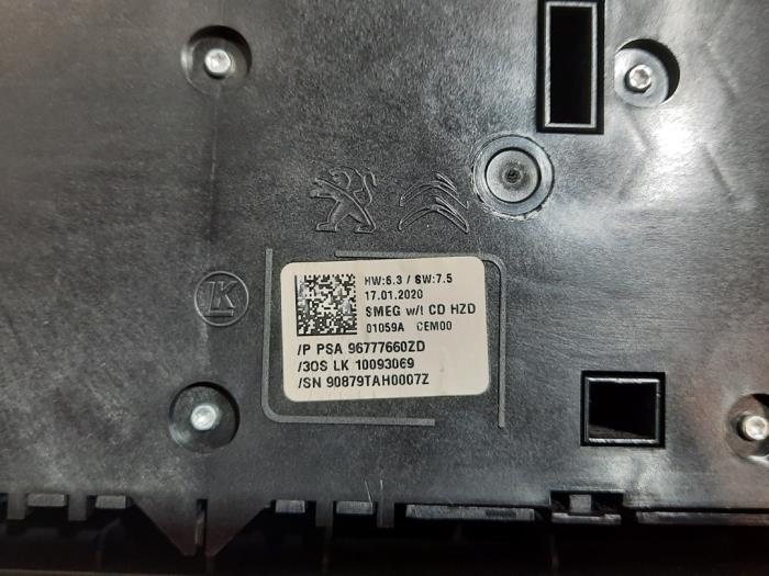 Panic lighting switch from a Peugeot 308 (L3/L8/LB/LH/LP) 1.5 BlueHDi 130 2019