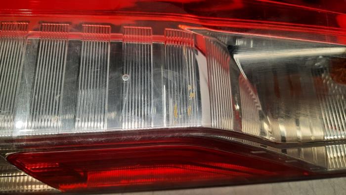 Luz trasera derecha de un Opel Movano 2.3 CDTi 16V FWD 2021