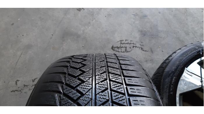 Juego de llantas y neumáticos de invierno de un Audi E-Tron (GEN)  2019