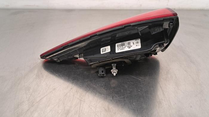 Taillight, left from a Renault Clio V (RJAB) 1.6 E-Tech 140 16V 2021