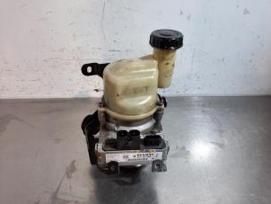 Used Power steering pump Renault Express 1.3 TCE 100 16V Price on request offered by Autohandel Didier