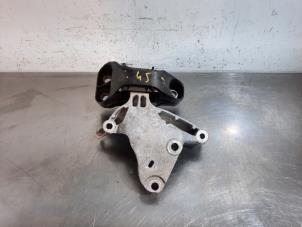 Used Engine mount Renault Express 1.3 TCE 100 16V Price on request offered by Autohandel Didier