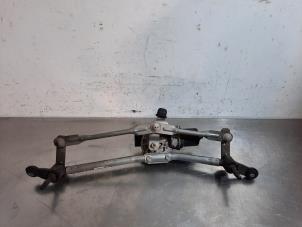 Used Wiper motor + mechanism Renault Express 1.3 TCE 100 16V Price on request offered by Autohandel Didier