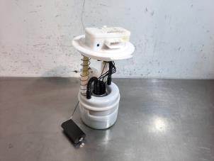 Used Electric fuel pump Renault Express 1.3 TCE 100 16V Price on request offered by Autohandel Didier