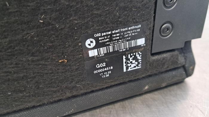 Parcel shelf bracket from a BMW X4 (G02) M40i 3.0 TwinPower Turbo 24V Mild Hybrid 2023