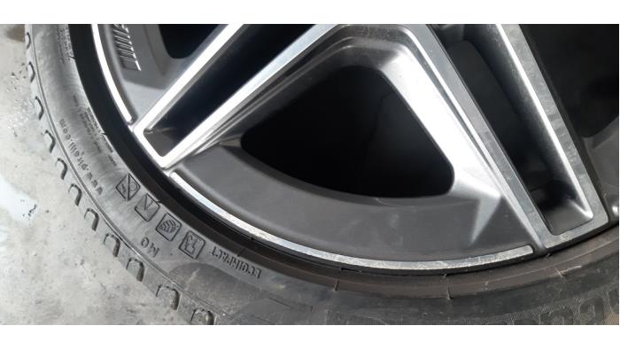 Zestaw obreczy i opon z Mercedes-Benz CLA (118.3) 2.0 CLA-220d 2019
