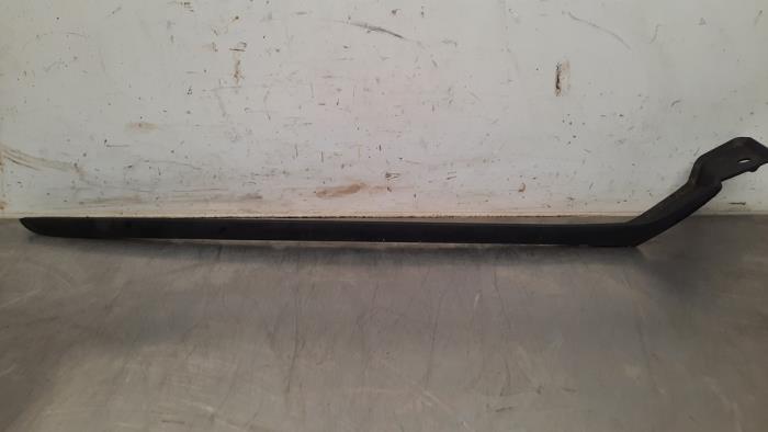 Usados Aleta de ventanilla Maserati Grecale 3.0 V6 Trofeo Q4 Precio € 30,25 IVA incluido ofrecido por Autohandel Didier