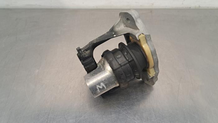 Used Engine mount Volvo V60 II (ZW) 2.0 B5 16V Mild Hybrid Geartronic Price € 36,30 Inclusive VAT offered by Autohandel Didier