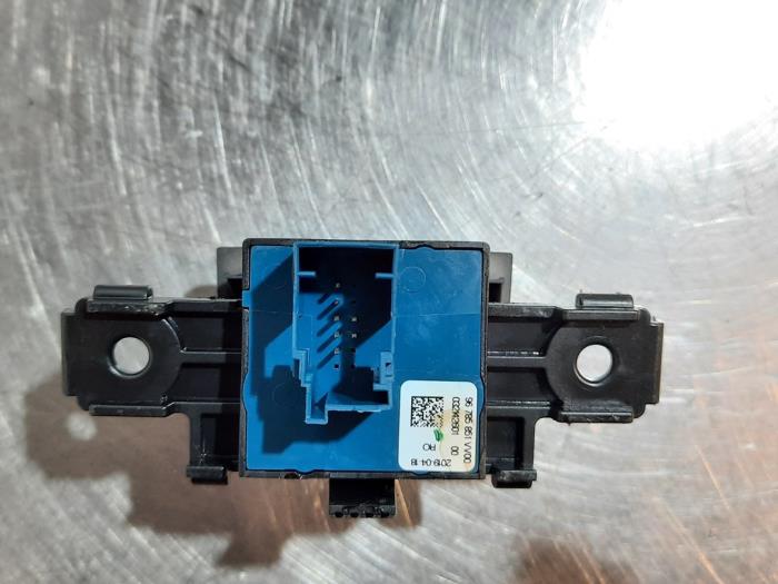 Interruptor de freno de mano de un Peugeot 308 (L3/L8/LB/LH/LP) 1.5 BlueHDi 130 2019