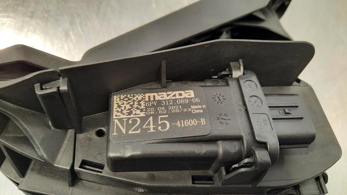 Accelerator pedal from a Mazda MX-5 (ND) 1.5 Skyactiv G-131 16V 2022