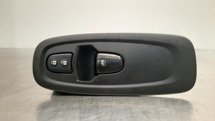 Usados Interruptor combinado de ventanillas Renault Kadjar (RFEH) 1.5 dCi DPF Precio € 24,20 IVA incluido ofrecido por Autohandel Didier