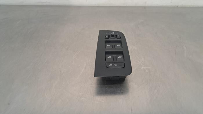 Usados Interruptor combinado de ventanillas Volvo V60 II (ZW) 2.0 B5 16V Mild Hybrid Geartronic Precio € 60,50 IVA incluido ofrecido por Autohandel Didier