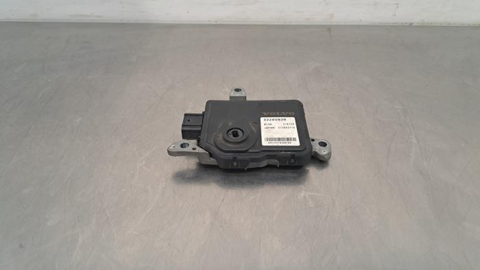 Used Automatic gearbox computer Volvo V60 II (ZW) 2.0 B5 16V Mild Hybrid Geartronic Price € 665,50 Inclusive VAT offered by Autohandel Didier