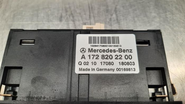 AUX / USB-Anschluss van een Mercedes-Benz CLA Shooting Brake (117.9) 2.2 CLA-200 CDI 16V 2018