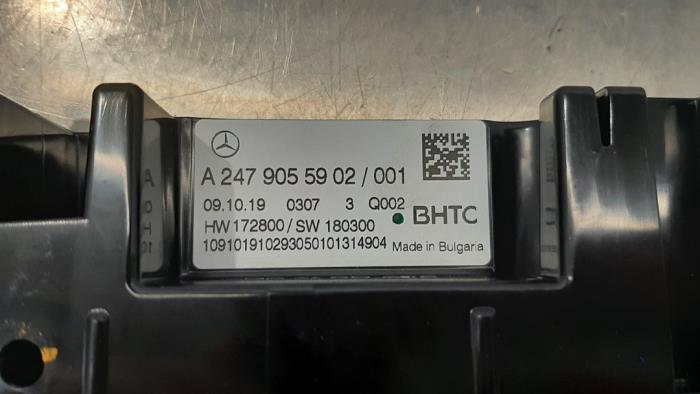 Air conditioning control panel from a Mercedes-Benz CLA (118.3) 2.0 CLA-220d 2019