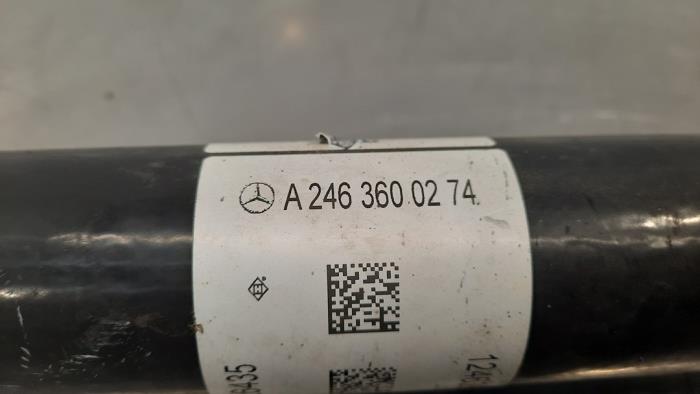 Os napedowa prawy przód z Mercedes-Benz CLA Shooting Brake (117.9) 2.2 CLA-200 CDI 16V 2018