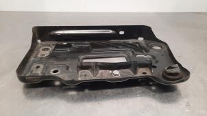 Używane Pojemnik na akumulator Mercedes CLA Shooting Brake (117.9) 2.2 CLA-200 CDI 16V Cena € 36,30 Z VAT oferowane przez Autohandel Didier