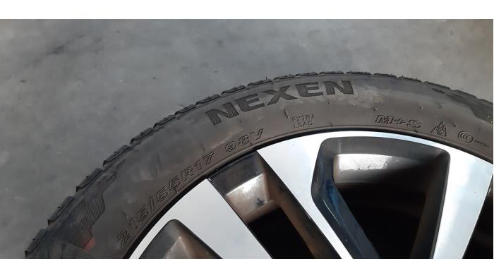 Wheel + tyre from a Volkswagen T-Roc 1.0 TSI 12V BlueMotion 2020