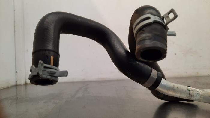 Radiator hose from a Mercedes-Benz Vito (447.6) 1.6 111 CDI 16V 2019