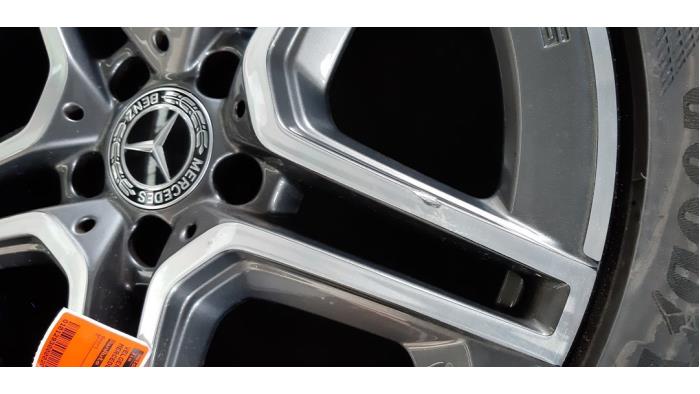 Kit jantes + pneumatiques d'un Mercedes-Benz B (W247) 1.3 B-180 Turbo 16V 2019
