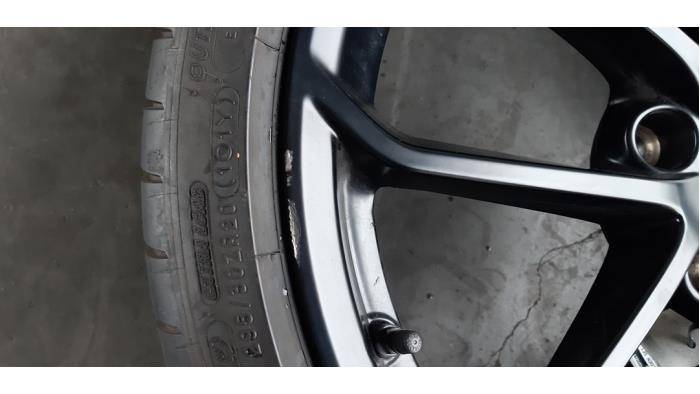 Sport rims set + tires from a Porsche 718 Cayman (982) 4.0 GT4 2021