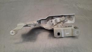 Used Bonnet Hinge Mercedes CLA Shooting Brake (117.9) 2.2 CLA-200 CDI 16V Price on request offered by Autohandel Didier