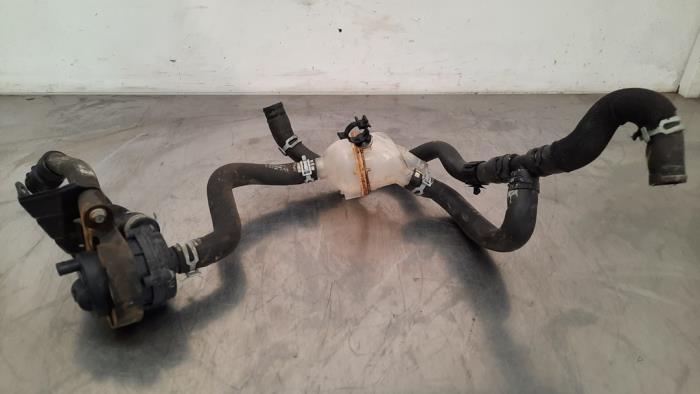 Begagnade Extra vattenpump Opel Astra K Sports Tourer 1.5 CDTi 105 12V Pris € 133,10 Inklusive moms erbjuds av Autohandel Didier