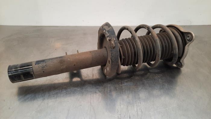 Fronts shock absorber, left from a Mercedes-Benz B (W247) 1.3 B-200 Turbo 16V 2021