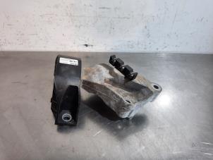 Used Engine mount Dacia Logan MCV III/Sandero Wagon (SD07) 0.9 TCe 90 12V Price on request offered by Autohandel Didier