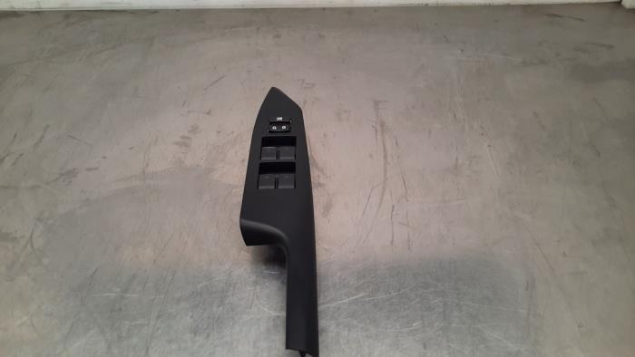 Usados Interruptor combinado de ventanillas Lexus CT 200h 1.8 16V Precio € 48,40 IVA incluido ofrecido por Autohandel Didier