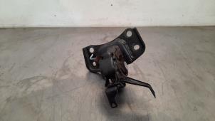 Used Gearbox mount Lexus CT 200h 1.8 16V Price on request offered by Autohandel Didier