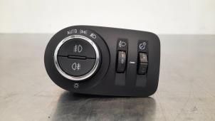Usados Interruptor faro lhv Opel Astra K Sports Tourer 1.5 CDTi 105 12V Precio € 24,20 IVA incluido ofrecido por Autohandel Didier