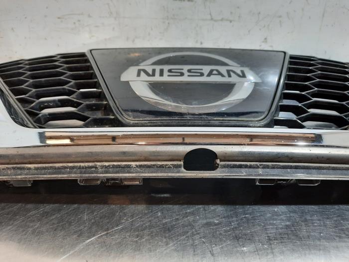Grille from a Nissan Qashqai (J11) 1.2 DIG-T 16V 2017