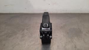 Used Gear stick Peugeot 3008 II (M4/MC/MJ/MR) 1.5 BlueHDi 130 Price € 133,10 Inclusive VAT offered by Autohandel Didier