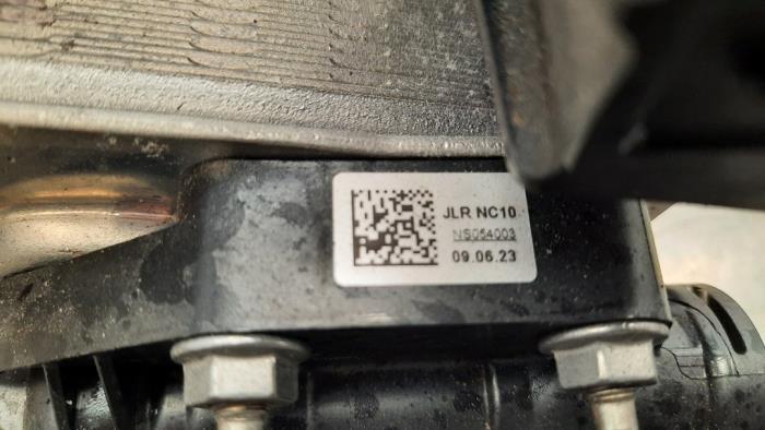 Condensador de aire acondicionado de un Land Rover Range Rover Sport (L1) 3.0 P440e 2023