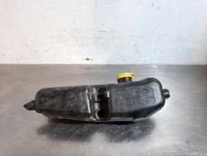 Used Front windscreen washer reservoir Dacia Logan MCV II/Sandero Wagon (7S) 1.0 TCe 100 12V Price € 30,25 Inclusive VAT offered by Autohandel Didier