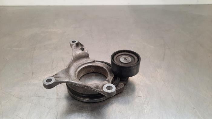 Usados Rodillo tensor correa múltiple Mercedes B (W247) 1.3 B-180 Turbo 16V Precio € 30,25 IVA incluido ofrecido por Autohandel Didier