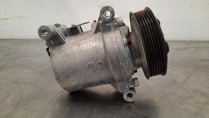 Air conditioning pump from a Opel Combo Cargo 1.6 CDTI 100 2019