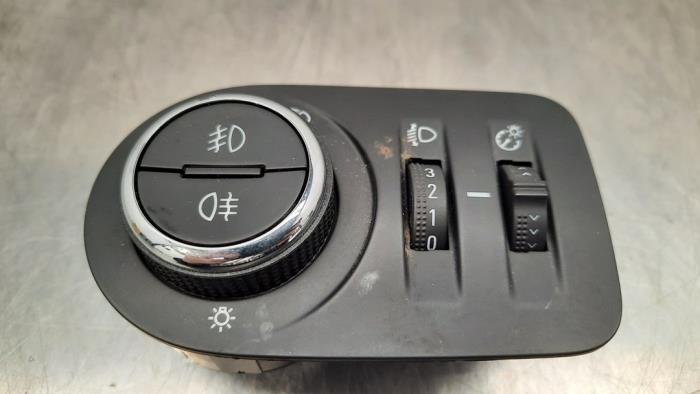 AIH headlight switch from a Opel Combo Cargo 1.6 CDTI 100 2019